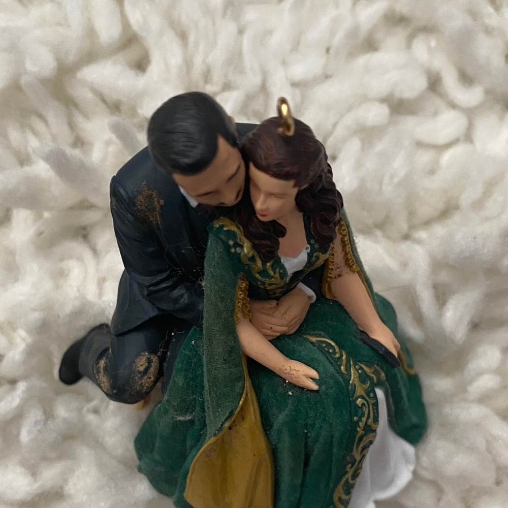 Vintage hallmark gone with the wind 2004 Scarlett o’Hara & Rhett Xmas ornament - Picture 14 of 16